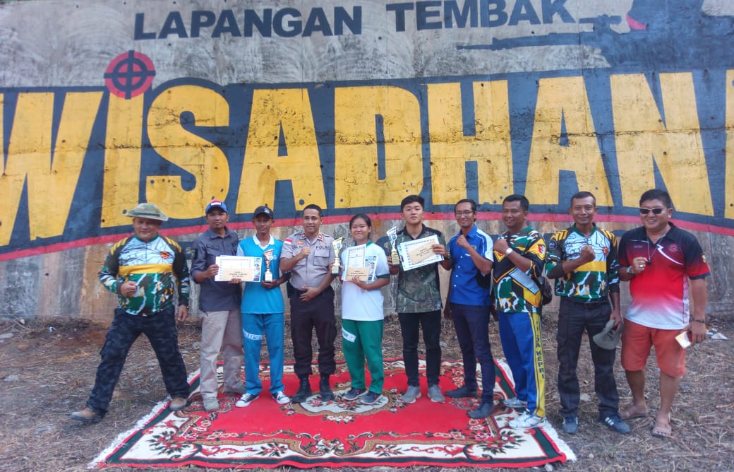 Yolla Raih Juara I Menembak Piala Kapolresta Barelang