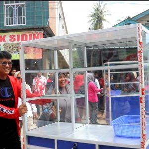 17 Pedagang Terima Gerobak Gratis