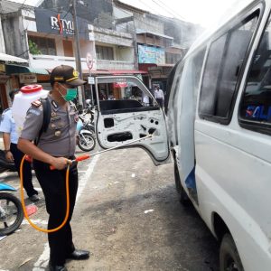 Angkot Disemprot Desinfektan, Antisipasi Covid-19