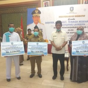 Tenaga Kesehatan Penanganan Pasien Covid-19 Terima Insentif