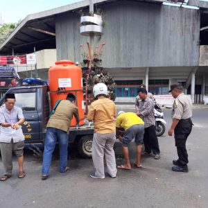 Kendaraan Operasional Polisi Disulap Jadi Sarana Cuci Tangan