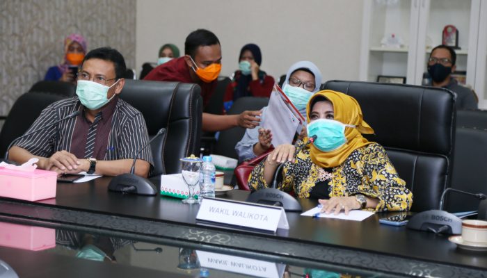 Vidcon Isdianto Bersama Pejabat Pemko Tanjungpinang Serius Tangani Covid-19