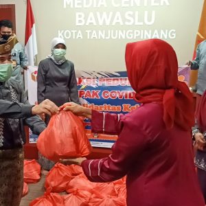 Hari Jadi Ke-12 Tahun, Bawaslu Tanjungpinang Gelar Aksi Solidaritas Kebangsaan Melawan Covid-19