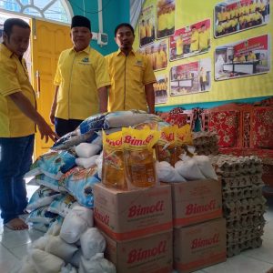 Golkar Anambas Bagikan 100 Paket Sembako ke Warga Kurang Mampu