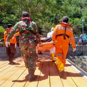 Lanal Gorontalo Evakuasi Mayat Di Perairan Kayu Bulan