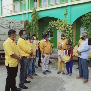 Golkar Peduli Bagikan Sembako kepada 10 Panti Asuhan di Batam