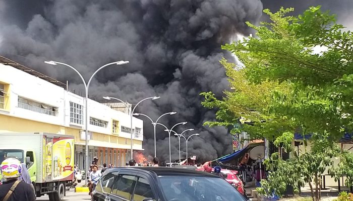 Pasar Seken Taman Raya Batam Hangus Terbakar