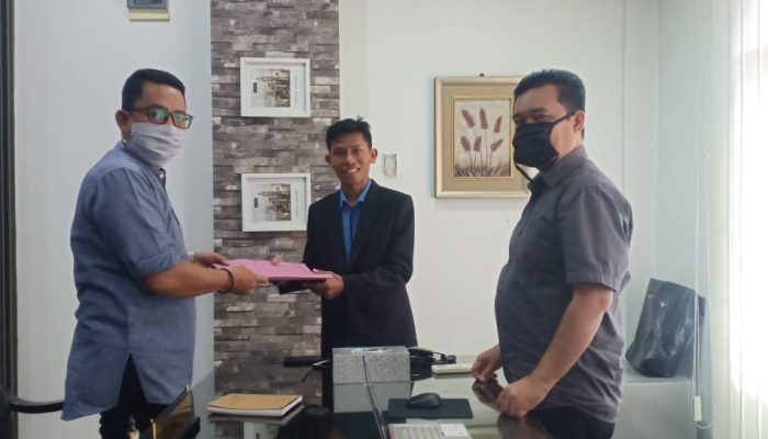 Pelapor Dugaan Penggunaan Ijazah Dan Gelar Palsu Datangi Kantor DPC Peradi TPI