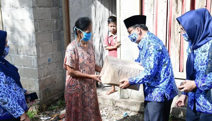 Paket Sembako Bantuan Korpri Peduli Covid-19 Dibagikan Kepada Masyarakat Kurang Mampu