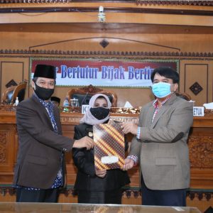 DPRD Sahkan Perda Perubahan Tentang Retribusi Pengujian Kendaraan Bermotor