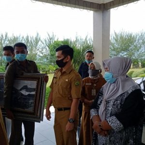 Juwariyah Terima Hak Ahli Waris Dari PT Taspen