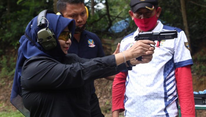 Plt Walikota Latihan Menembak Bersama Perbakin