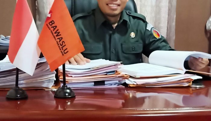 Bawaslu Tertibkan Pemasangan Alat Peraga Sosialisasi Paslon Pilkada Kepri