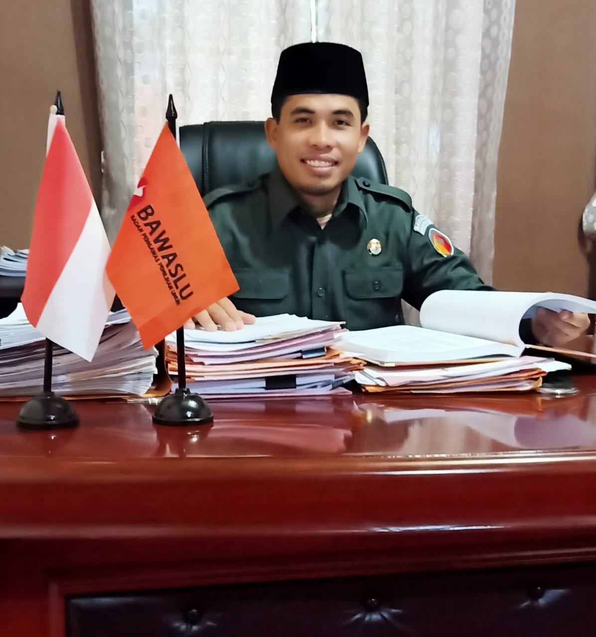 Bawaslu Tertibkan Pemasangan Alat Peraga Sosialisasi Paslon Pilkada Kepri