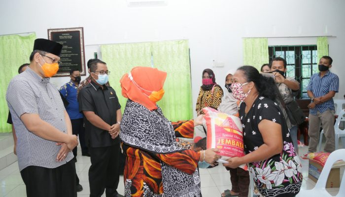 Masyarakat Terima Bantuan 34.090 Paket Sembako Dari Pemprov Kepri