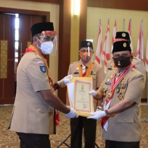 Bupati Bintan dan Wakil Terima Penghargaan Lencana Melati dari Kwarnas