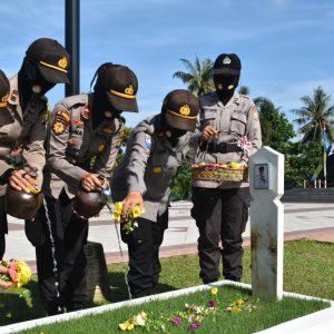 Jadikan Pahlawan Suri Tauladan Dalam Bertugas 