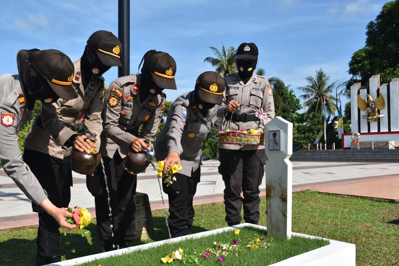 Jadikan Pahlawan Suri Tauladan Dalam Bertugas 