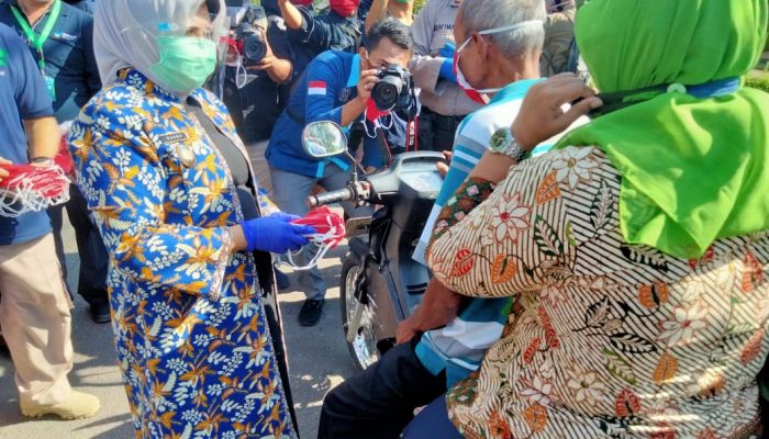 Ribuan Masker Dibagikan Serentak Di 10 Titik Pusat Keramaian