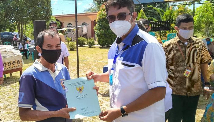 Ribuan Sertifikat PTSL Diserahkan Kepada Warga Bintan