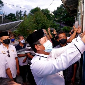 Puluhan Warga Kurang Mampu Terima Bantuan Listrik Gratis