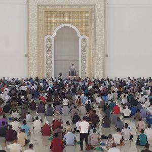 Ansar Sampaikan Khotbah Jumat Di Masjid Sultan Mahmud Riayat Syah Batam