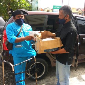 Bagi-bagi Masker, Wartawan Diharapkan Jadi Duta Prokes