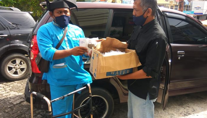 Bagi-bagi Masker, Wartawan Diharapkan Jadi Duta Prokes