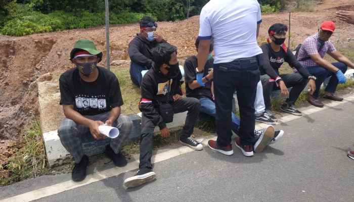 Pelajar SMP Dan SMA Ikut Demo Tolak UU Omnibus Law Ditangkap Polisi