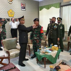 HUT TNI ke-75 : Purnawirawan dan Warakawuri TNI Terima Tali Asih Dari Muspida