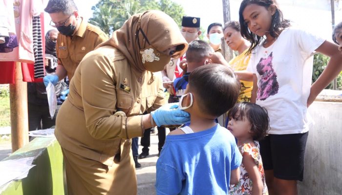 Pemko Tanjungpinang Bagikan Ribuan Masker Kepada Masyarakat