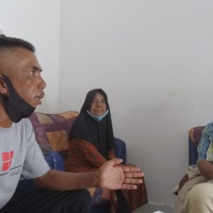 Warga Lingga Terharu Terima Bantuan Dari Relawan Apri-Roby