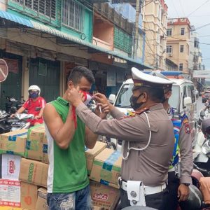 Ops Zebra Seligi 2020, Sat Lantas Polres Tanjungpinang Sosialisasi Prokes dan Bagikan Masker
