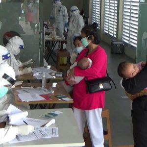 125 WNI Dipulangkan Dari Malaysia, Jalani Tes Swab PCR di Pelabuhan Sri Bintan Pura