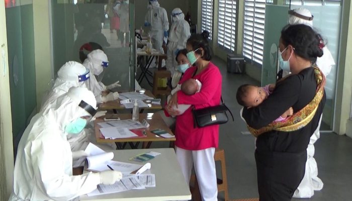 125 WNI Dipulangkan Dari Malaysia, Jalani Tes Swab PCR di Pelabuhan Sri Bintan Pura