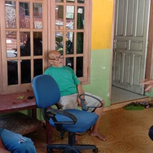 Bhabinkamtibmas Sambangi Warga, Sosialisasikan Adaptasi Kebiasaan Baru