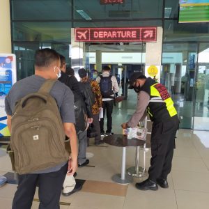 Polsek Bandara RHF Tanjungpinang Terapkan Dan Himbau Prokes Kepada Warga