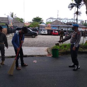 Tegakkan Displin Prokes, 64 Warga Bayar Denda Dan 23 Warga Sapu Jalan