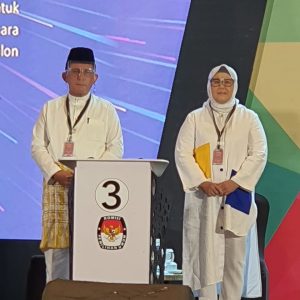 Berbaju Melayu Warna Putih, Ansar Siap Debat Kandidat
