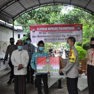Polres Tanjungpinang Serahkan Bantuan Pupuk Organik Dan Masker