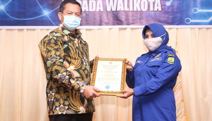 Rahma Terima Piagam Anggota Kehormatan dari IKAPTK