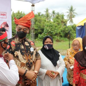 Warga Busung Bintan,Antusias Sambut Kedatangan Soerya Respationo