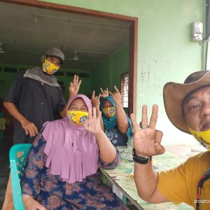 Inginkan Perubahan Dan Kemajuan Di Kepri, Relawan Ansar- Marlin Bagikan Masker Dan Kalender 