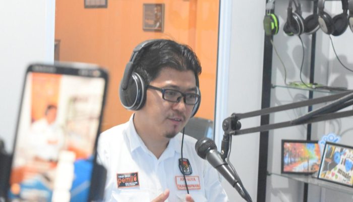 TPS Sediakan Masker Dan Sarung Tangan Bagi Pemilih