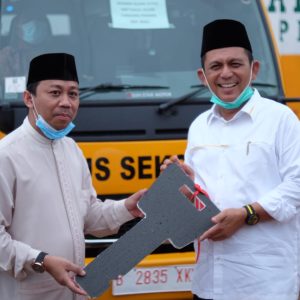 Ansar Ahmad Serahkan 2 Unit Bus Sekolah Untuk STAI MU Tanjungpinang