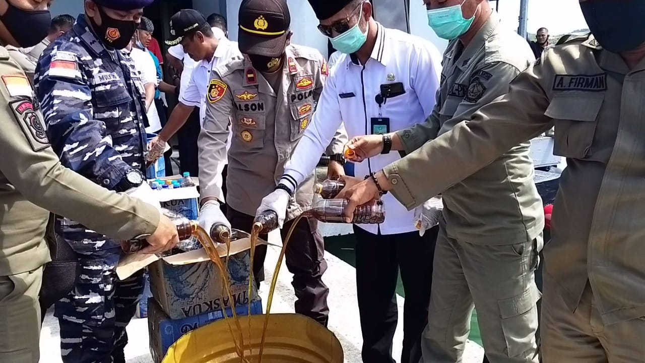 360 liter Miras Oplosan Di Tambelan Asal Kalimantan Dimusnahkan