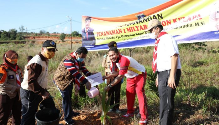 Pramuka Harus Jadi Pelopor Program Menanam 1 Miliar Kelapa