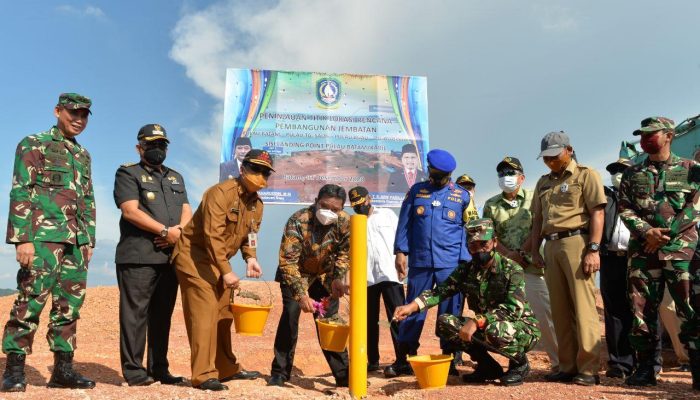 Bahtiar Pancang Titik Lokasi Jembatan Babin