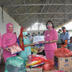 Pemberian Sembako dan Tali Asih Dari  Kapolda Kepri Bagi Korban Banjir