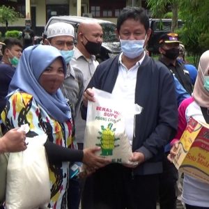 Gubernur Kepri Tinjau Korban Banjir Di Sejumlah Penampungan